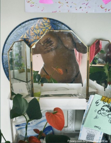 Badgirl Eve art étoile galeries