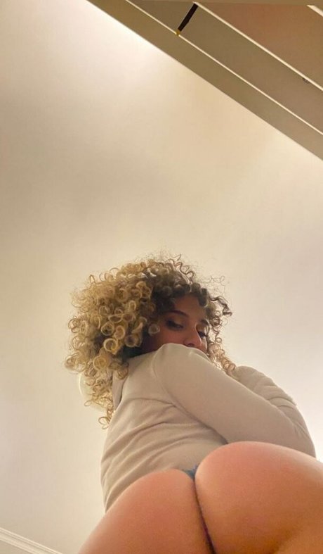 gros seins ébène onlyfans chaud joli img