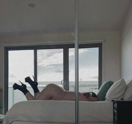 helloweenqueen actrice artistique image