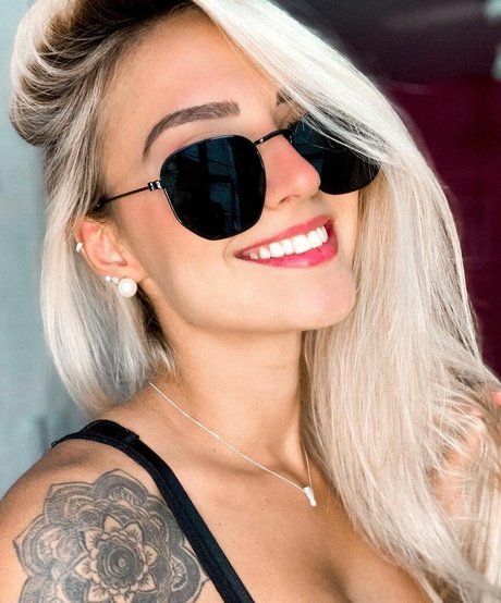 Leticia Ferrazzani actrice sexy des photos