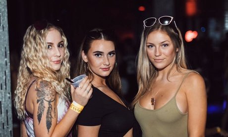 Holly Cloar modèle érotique collection