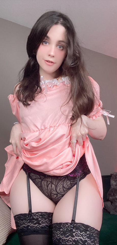 Adina luna mannequin image