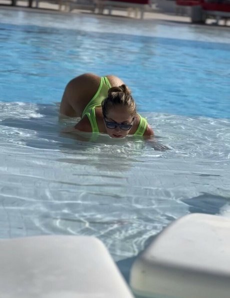 Ekaterina Martynova art star du porno img