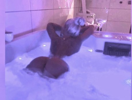 Nikola Rihova star du porno sympa photo