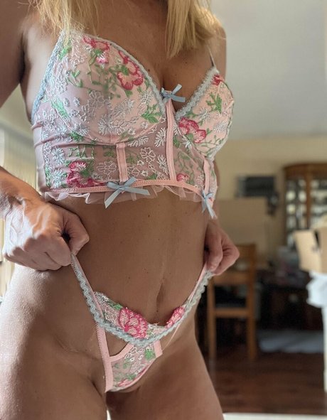 Macie Mae 69 modèle nu images