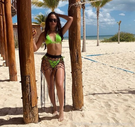 Asleenperezuncut actrice de nus archive