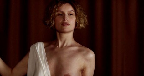 Laetitia Casta étoile érotique des photos