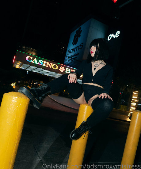 mistressroxybdsm star pornographique galeries