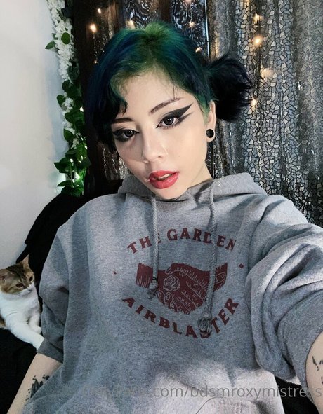 mistressroxybdsm meilleur modèle archive