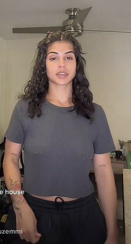 Ashley__goyette actrice libre des photos