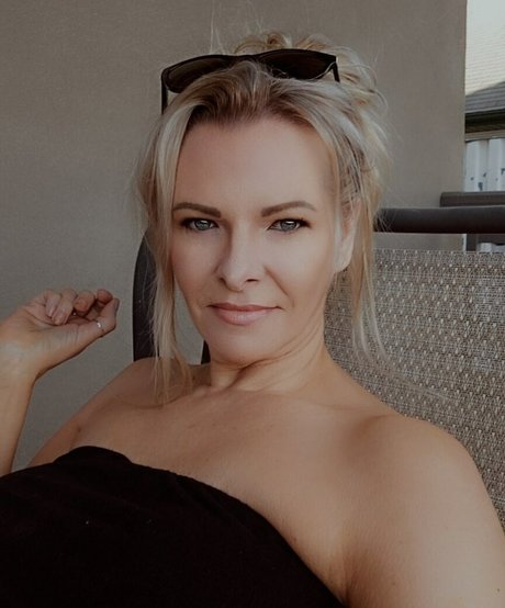 Goddess Kathena modèle porno images