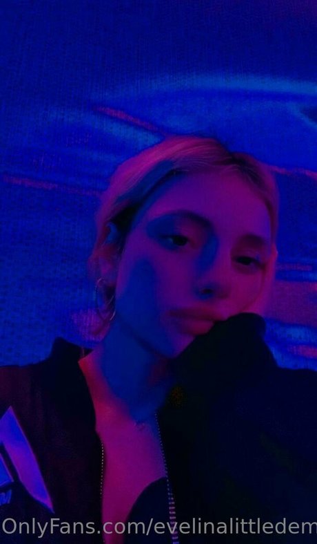 evelinalittledemon modèles nus archive