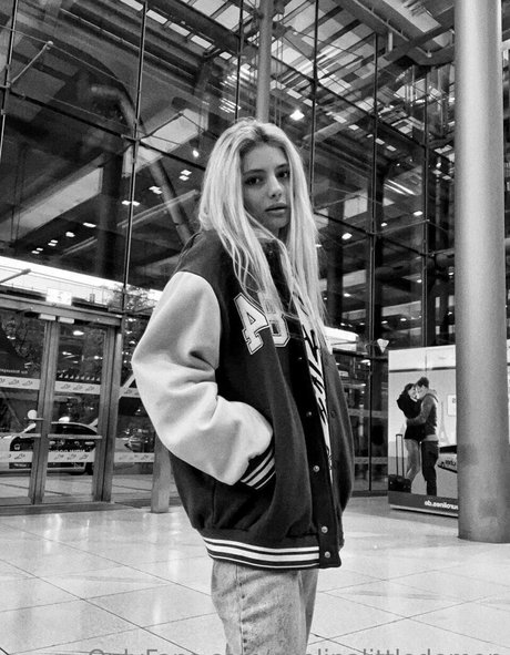 evelinalittledemon modèle porno des photos