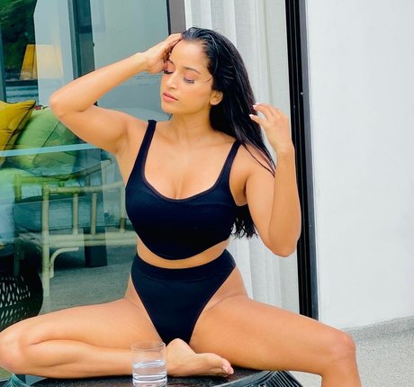 Pooja Bhalekar haut étoile photo