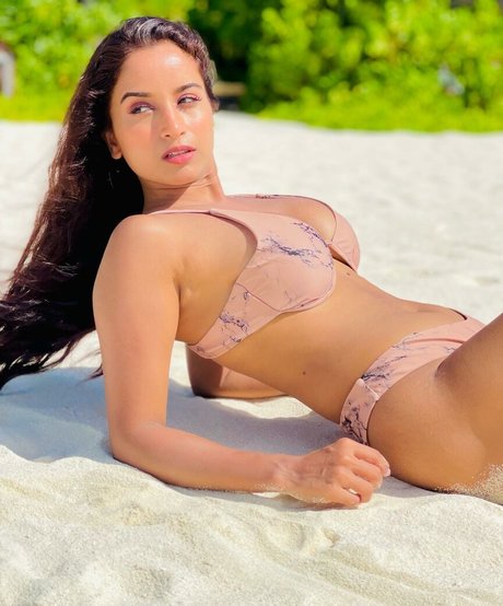 Pooja Bhalekar star érotique images