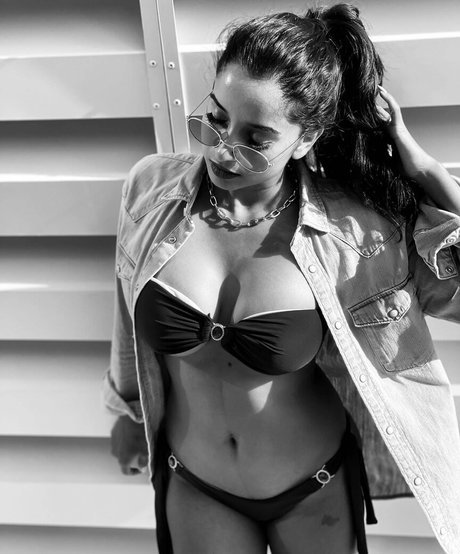 Pooja Bhalekar art étoile image