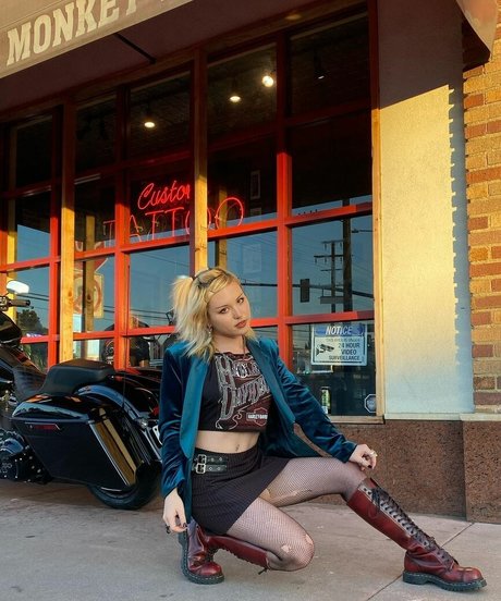 femme seulementfans bel art archive