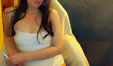 Molly Nova star du porno de haute qualité archive