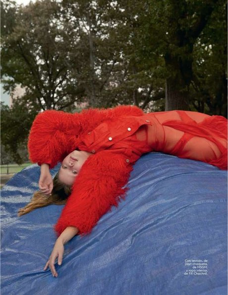 Mia Goth modèle photo