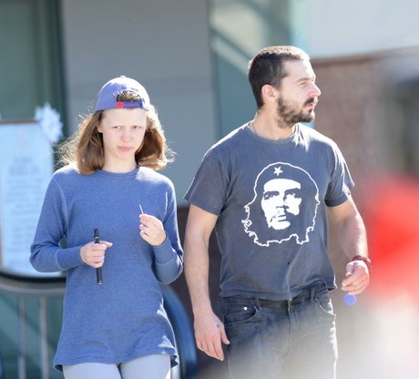 Mia Goth étoile hd galerie