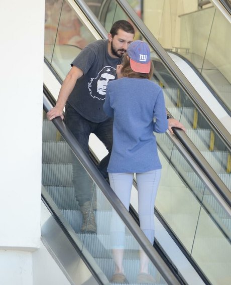 Mia Goth star du porno érotique galerie