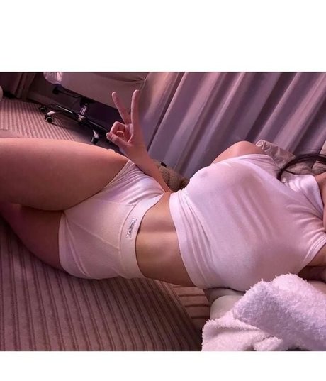 chatte chauve onlyfans assez haute qualité collection