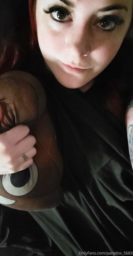 paradox 5683 modèle joli photo