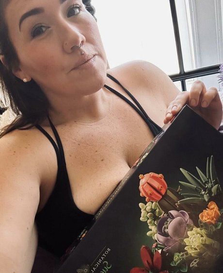 Michele Moon modèle adulte images