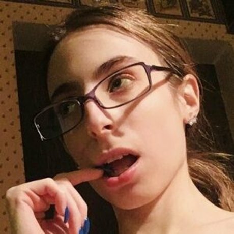 Lee Lee Fazo actrice nue des photos