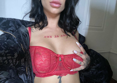 kkrystal galtry étoile adulte photo