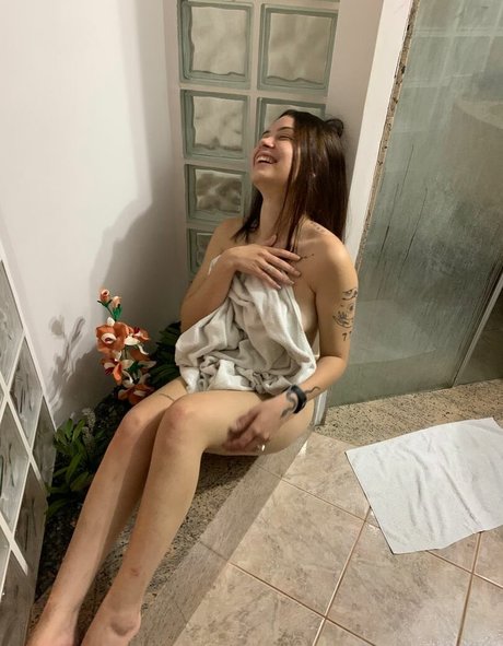 Karoliveira haut étoile img