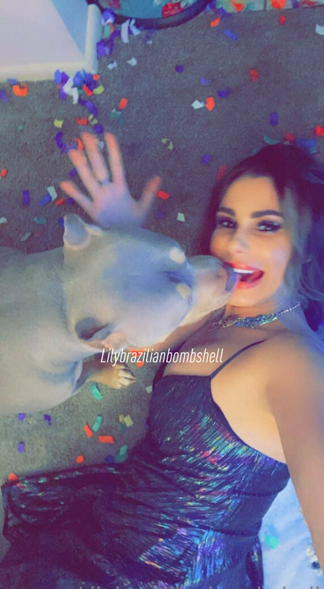 lilybrazilianbombshell modèle pornographique des photos