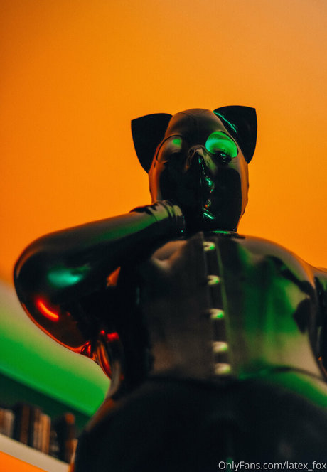 latex fox nus de stars du porno img