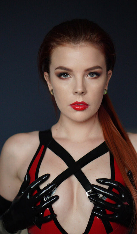 latex fox star du porno exclusive photos