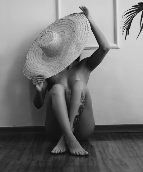 Mandinha étoile nue image