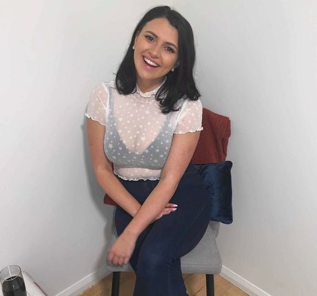 20 ans seulementfans pornographique image