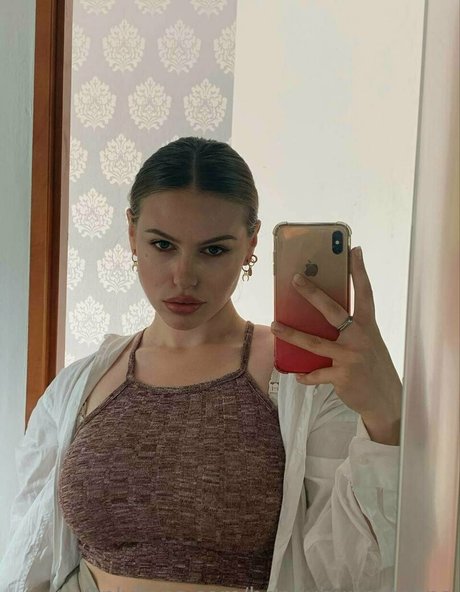 Talisnova actrice adulte galeries