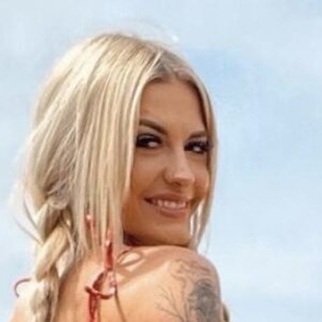 Whitetrashbarbiee étoile exclusive photos