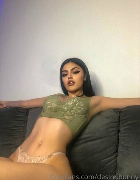 Desiree Bunny modèle chaud image