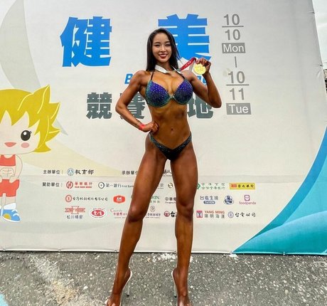 Hot Emma top star photos