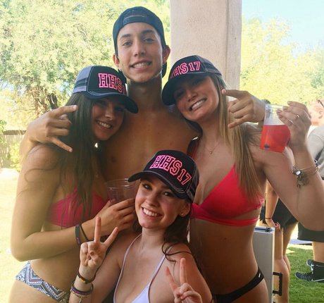 Megan Aisoff modèle de haute qualité photo