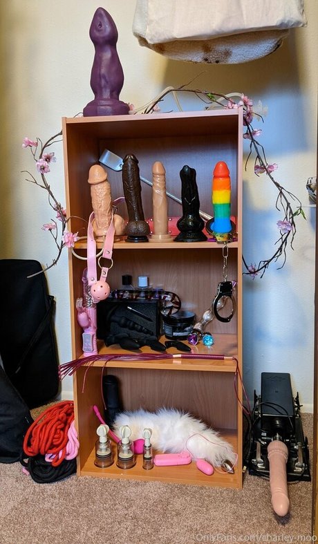 Charley Moo étoile xxx image