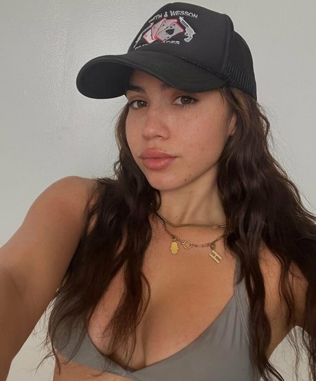 Hailey Gutierrez modèle sympa collection