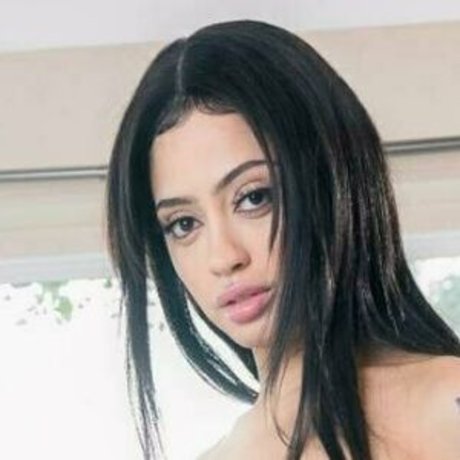 ninapinkxo modèle adulte photo