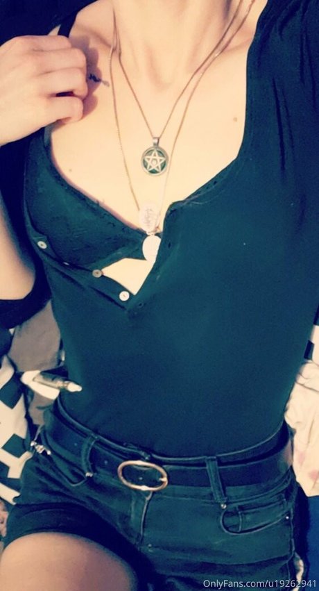 journaliste onlyfans plutôt sexy photo