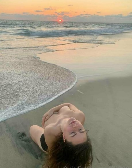 lili999 star érotique photo