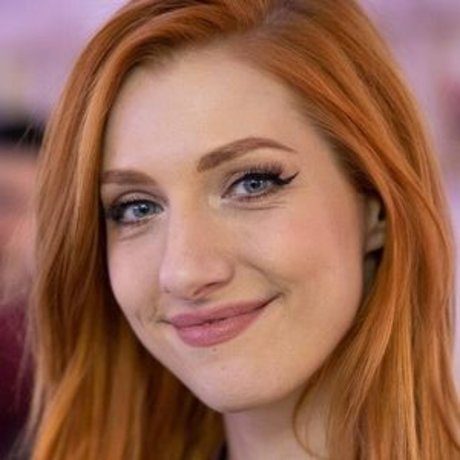 Lara Loft modèle xxx des photos