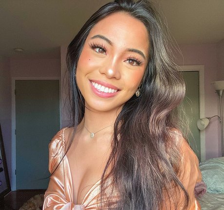 Arienne Monteclar actrice chaude archive