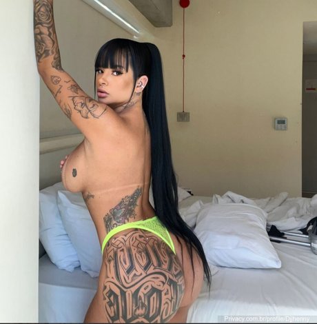 Dj Jhenny modèle de sexe photo
