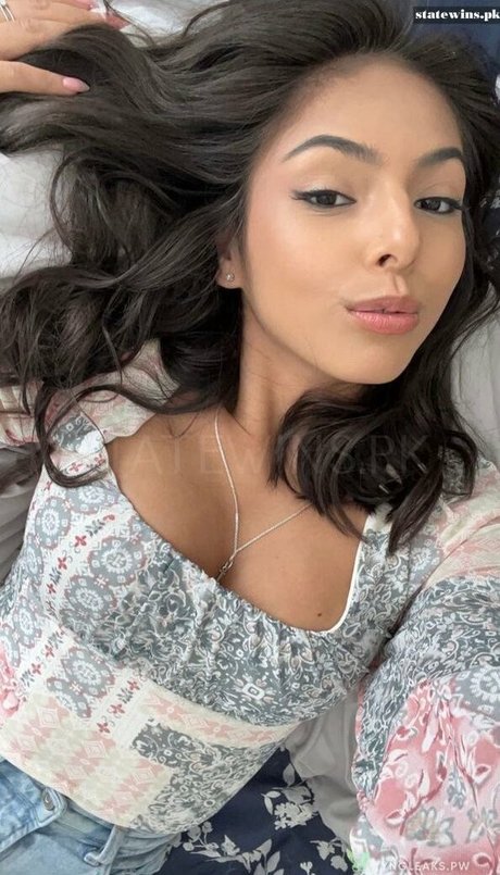 Iscely Antoriano modèle xxx galeries